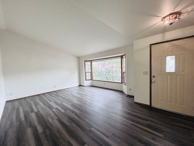 Foto del edificio - ***PENDING APPLICATION***Lovely Home Minutes away from West Beach