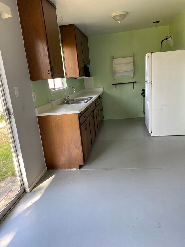 Building Photo - 3559 W Ave 134th