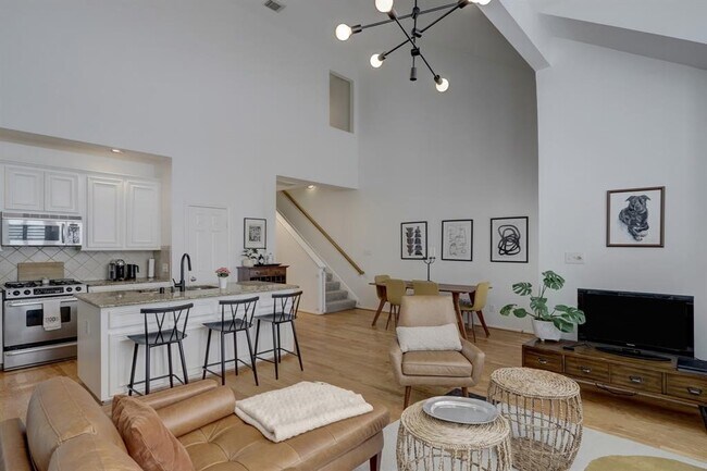 Foto del edificio - 1237 W 17th St