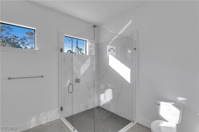 Building Photo - 3307 35th St W