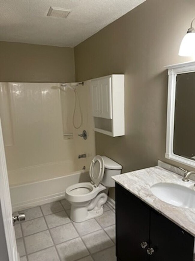 Building Photo - SINGLE FAMILY HOME