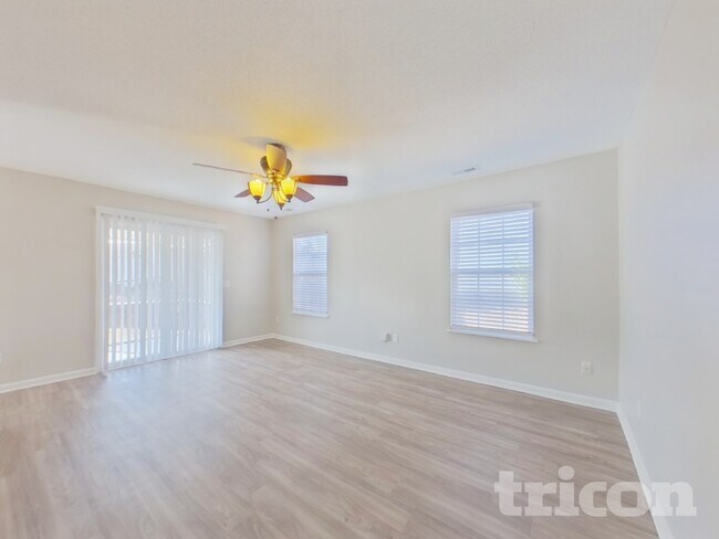 Building Photo - 349 Denman Loop