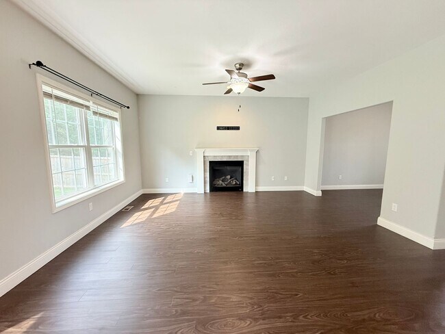 Foto del edificio - Incredible 4 bedroom house in Fox Creek!