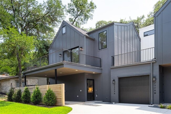Building Photo - 2309 La Casa Dr