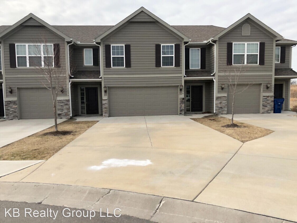 3 br, 2.5 bath House 1536 NE Erin Ct House Rental in Grain Valley