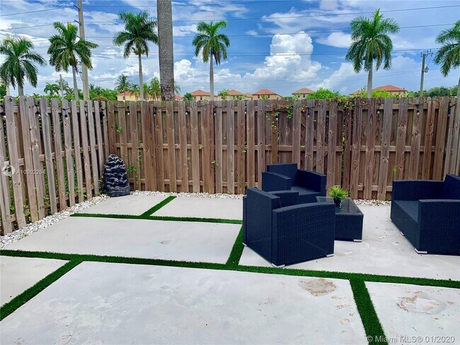 Building Photo - 11581 SW 248th Ter   Homestead Fl 33032