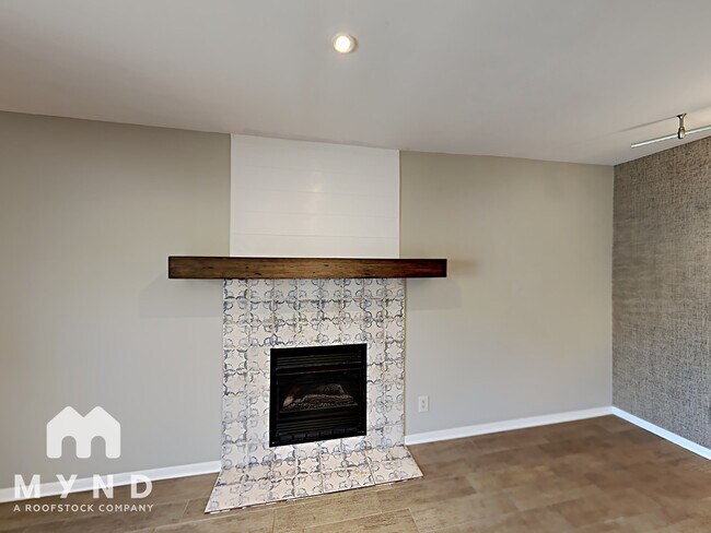 Building Photo - 3120 Skyland Dr NE