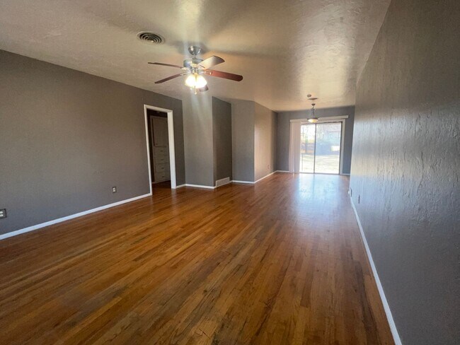 Foto del edificio - 1204 NW Carroll- AVAILABLE NOW!!