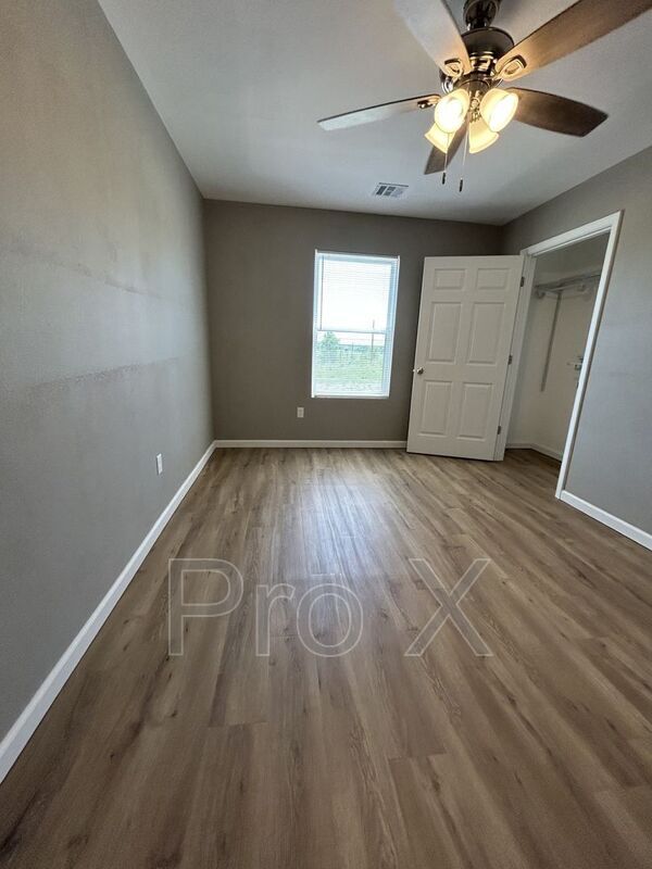 Building Photo - 712 Columbus St