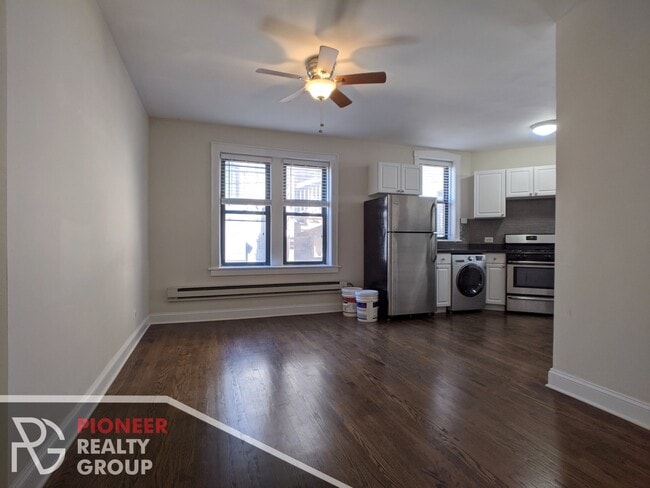 Foto del edificio - 3835 N Greenview Ave
