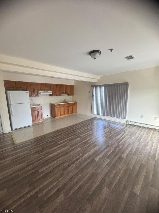 Building Photo - 620 1st Ave