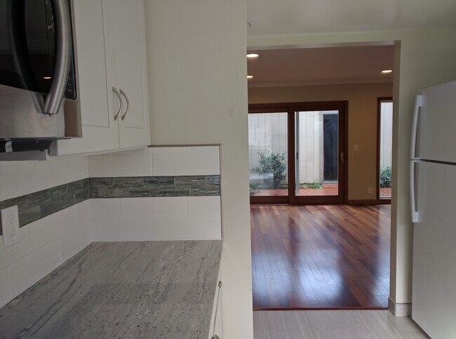 Foto del edificio - 1566 Capri Dr