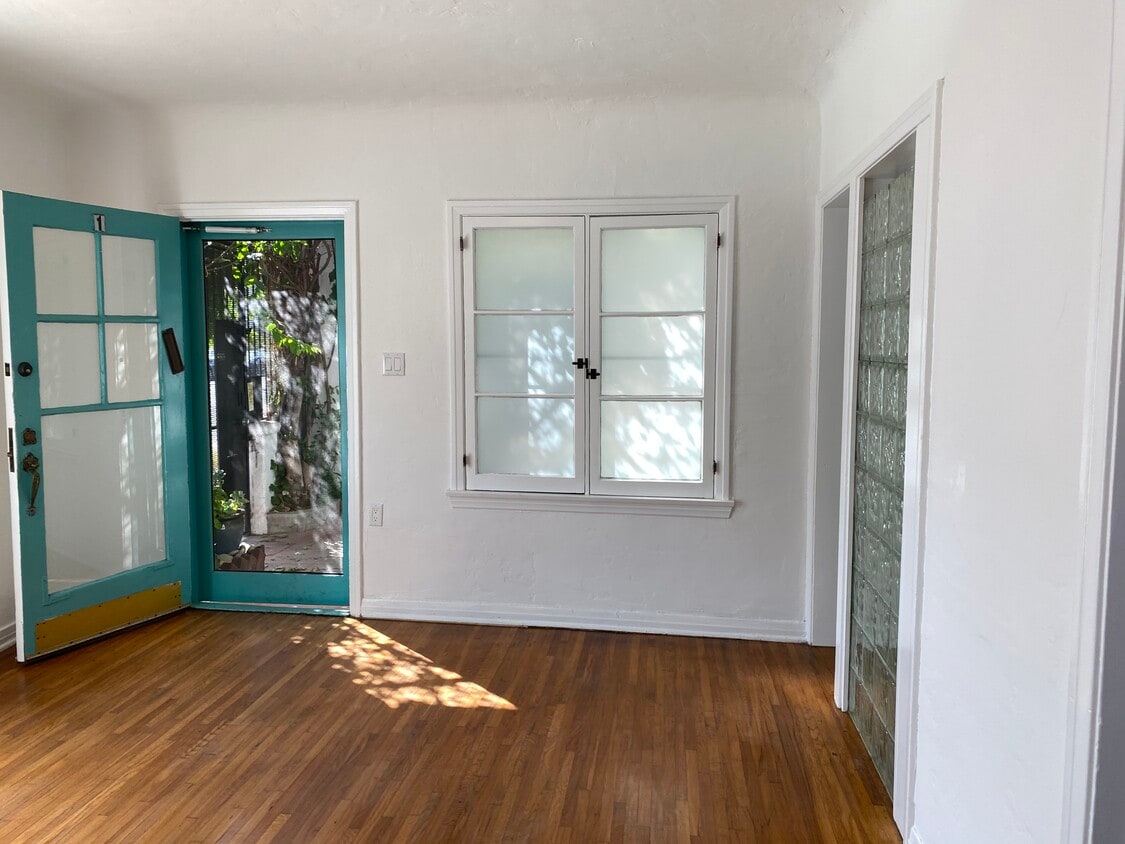 Primary Photo - 257 Hampton Dr
