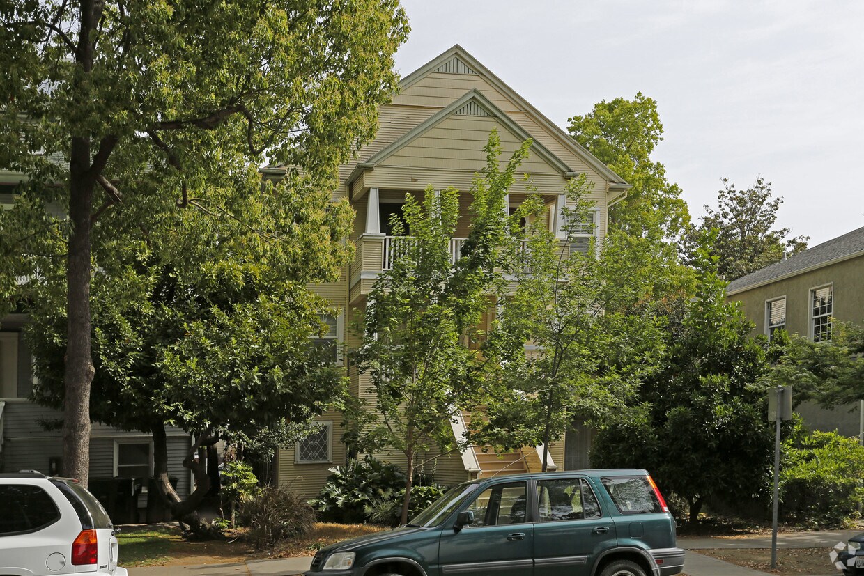 Building Photo - 1825 Capitol Ave