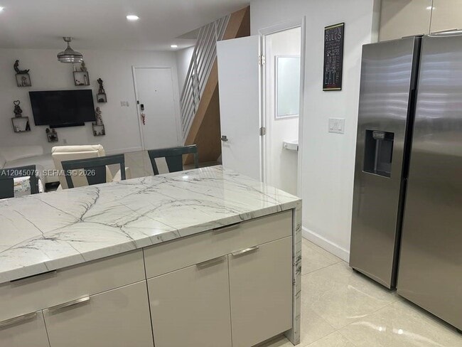 Foto del edificio - 1560 W 46th St