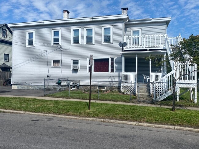 Building Photo - 301 McCool Ave