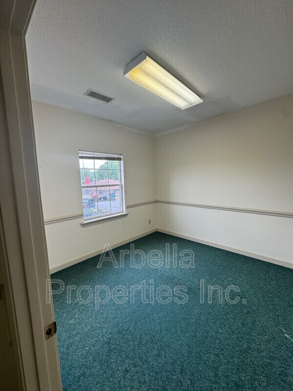 Building Photo - 902 Sunset Dr 7B