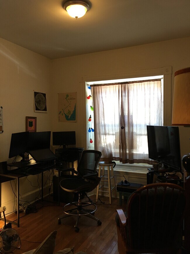 Foto del edificio - 2932 W Girard Ave