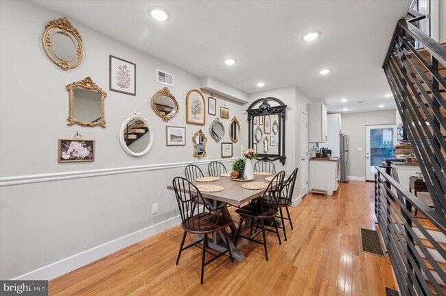 Building Photo - 1233 N Hollywood St