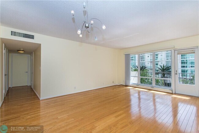 Building Photo - 340 Sunset Dr