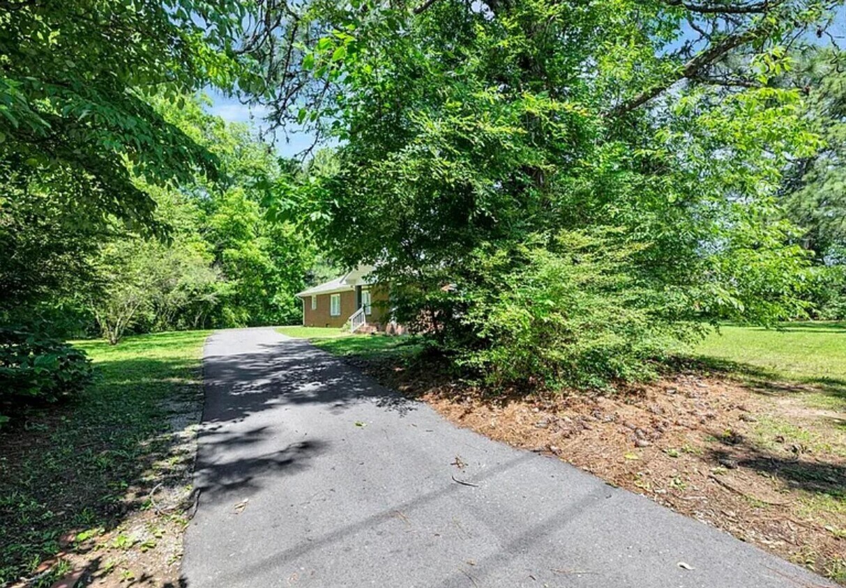 Primary Photo - 4 bedroom 2 Bath - Available Now