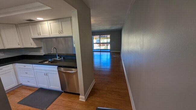 Foto del edificio - 6110 Whiskey Creek Dr