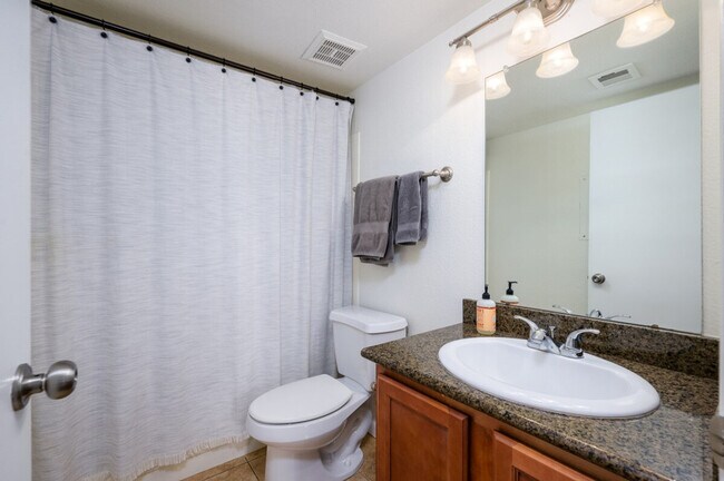 Foto del edificio - 5995 N 78th St