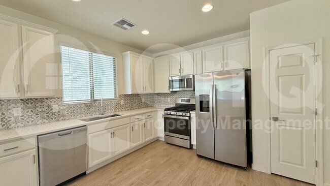 Building Photo - 3913 S 58th Ln