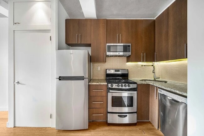 Foto del edificio - 135 Christopher St