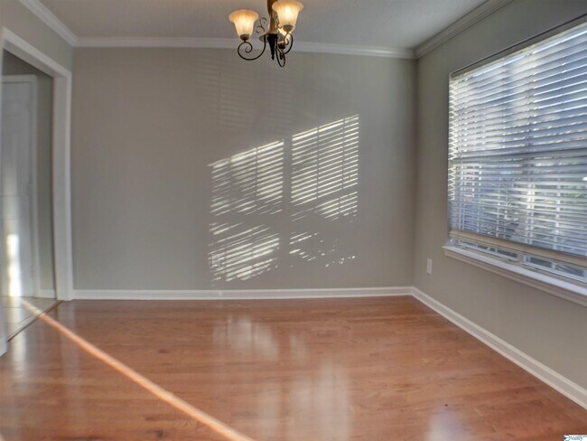 Building Photo - 123 Champions Green Dr