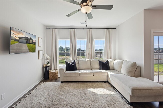 Foto del edificio - AVAILABLE JULY 2025 [PET FRIENDLY]