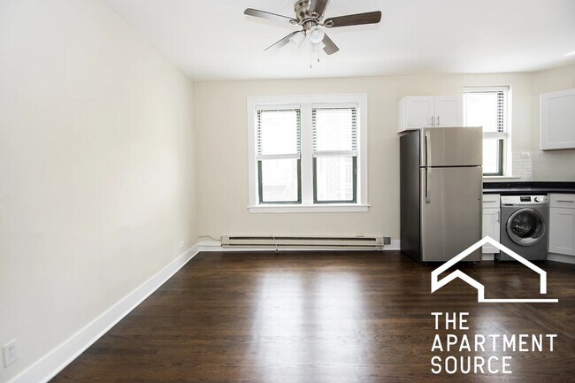 Photo - 3845 N Greenview Ave Apartment