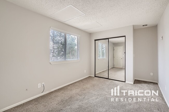 Building Photo - 5152 S Quintero St