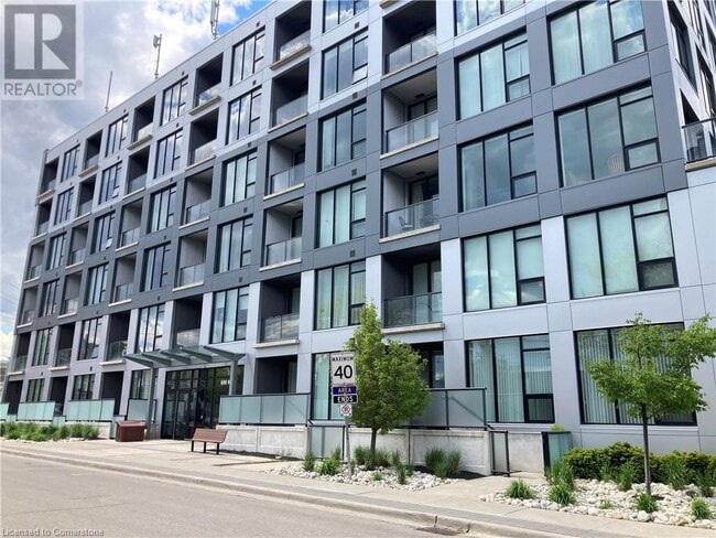 Building Photo - 690 King St W