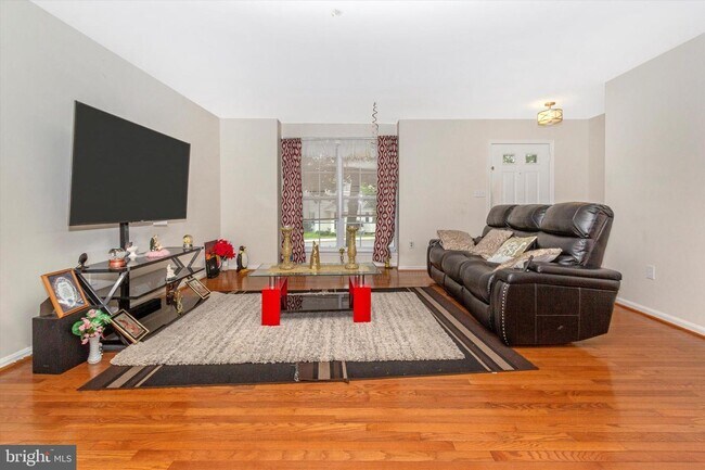 Building Photo - 9217 Ridgefield Cir