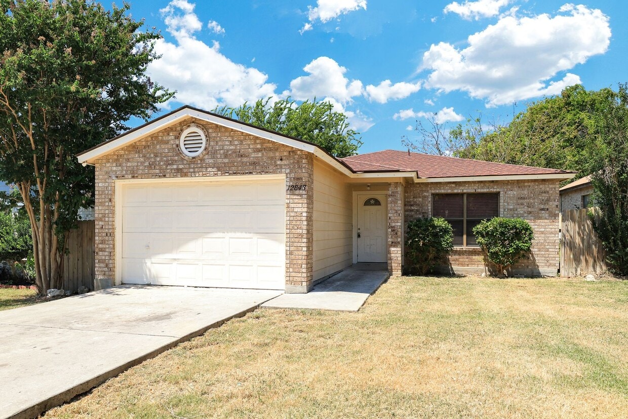 Primary Photo - Beautifully Updated Single-Story Home Near...