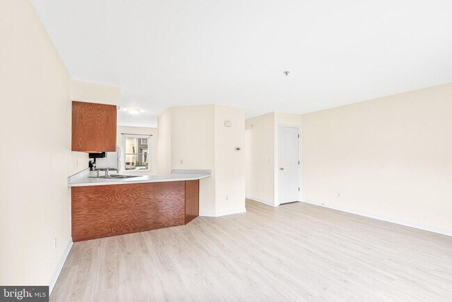 Foto del edificio - 217 E Dover St