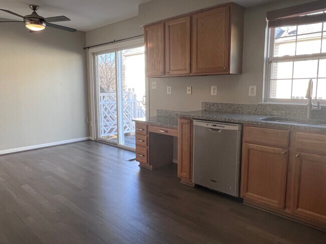 Kitchen Eat-in Area - 125 Fountain Green Ln