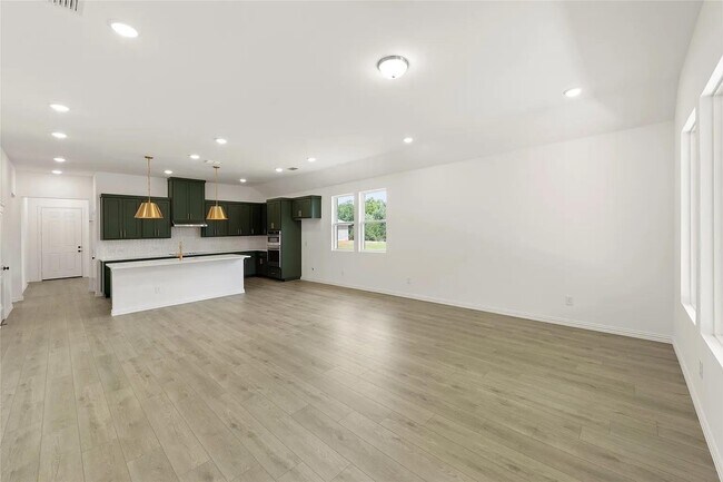 Building Photo - 2121 Williams Rd