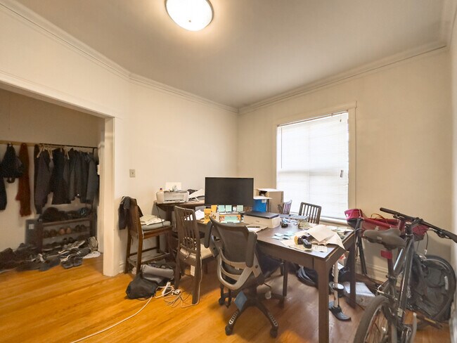 Building Photo - 3510 N Wolcott Ave