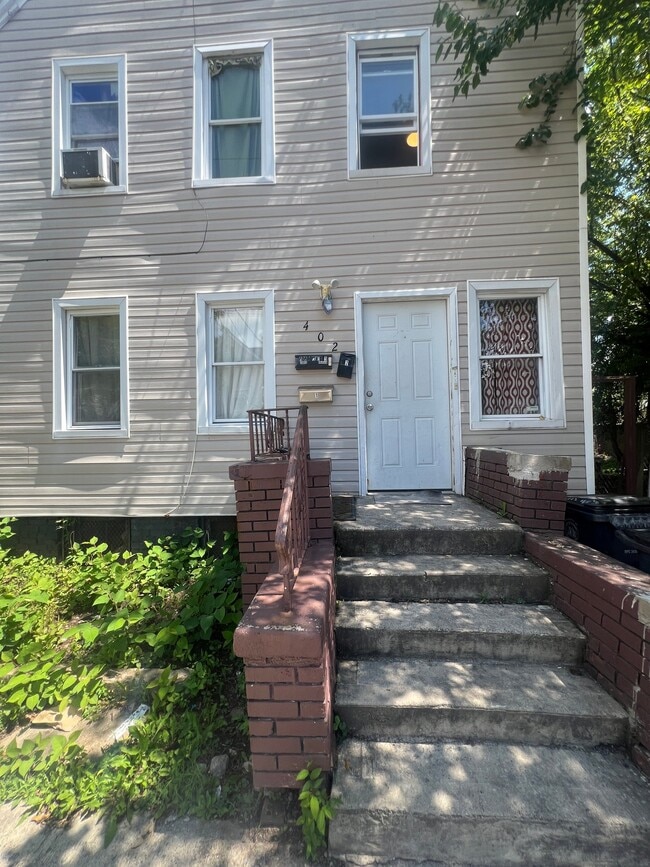 Building Photo - 402 S 8th St