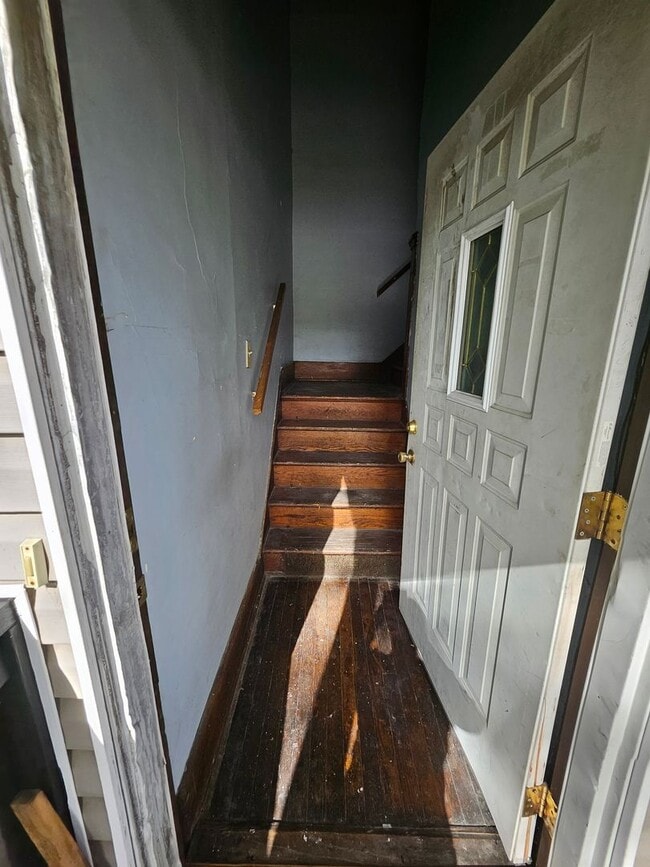 Foto del edificio - Upper 2 bedroom unit