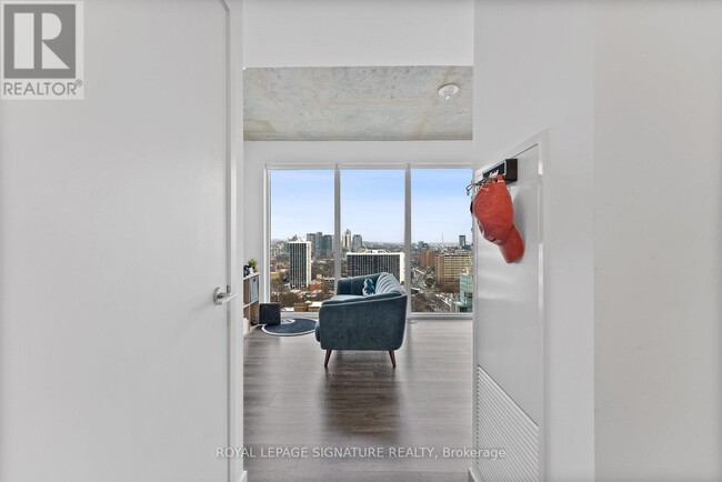 Building Photo - 65 Mutual St