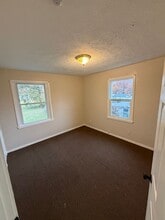 Building Photo - 852-852 S Central Dr