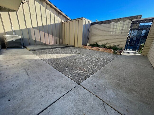 Foto del edificio - Gorgeous Updated Antioch Condo!