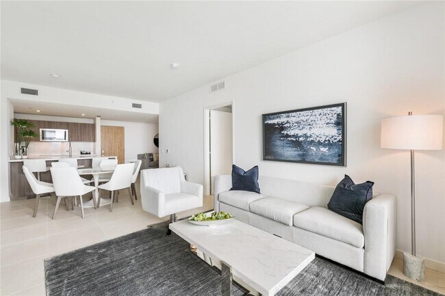 Foto del edificio - 401 N Birch Rd