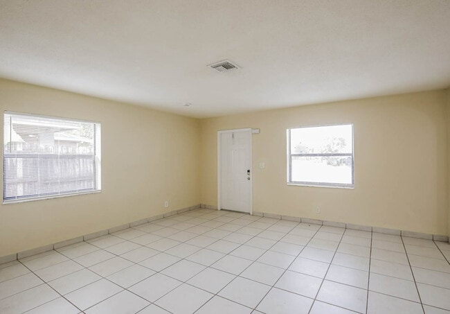 Foto del edificio - 7420 Johnson St