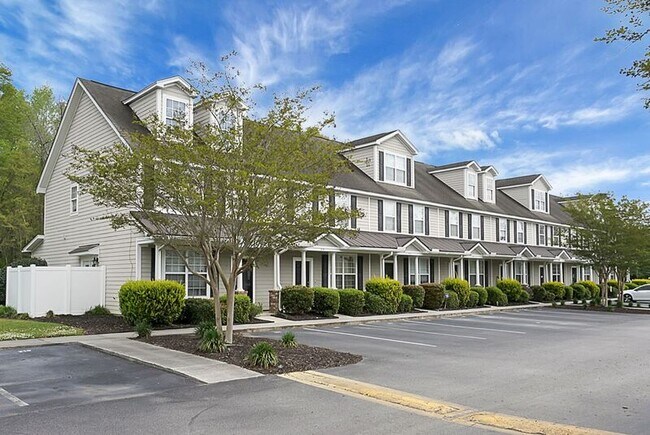 Building Photo - 215 Hemingway Cir