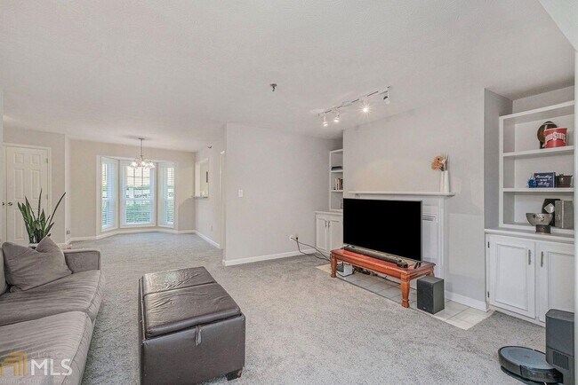 Building Photo - 702 Riverview Dr