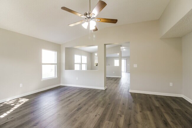 Foto del edificio - 76205 Deerwood Dr